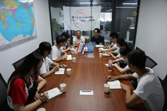 说明: 重庆领工云电子商务有限公司余总与太阳成集团tyc7111cc社会实践服务团 分享创业经历